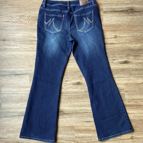Maurices Flare Jeans SZ 9/10 EUC - Picture 2 of 5